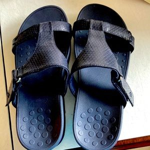 Size 8 vionic sandals with adjustable straps. Almost new! In perfect condition!